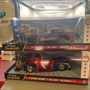2ct Jada DC Comics Bombshellls Batgirl & 1957 Chevy Corvette & Wonder Woman 1952